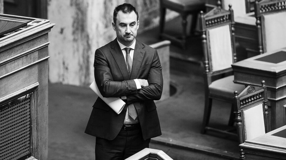 Ο Χαρίτσης φεύγει, ο Γαβριήλ αναλαμβάνει