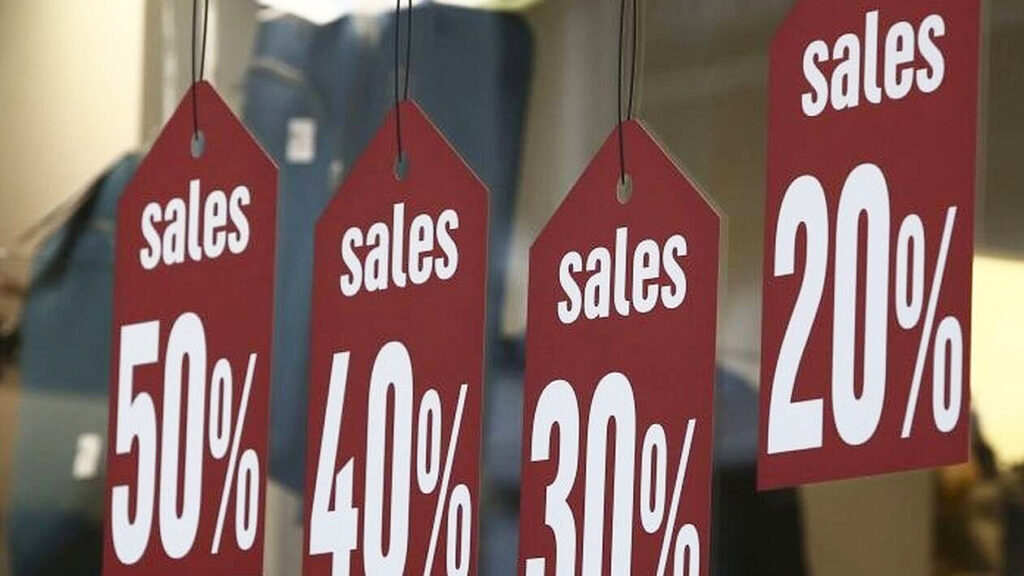 Μέχρι τι ώρα θα μείνουν ανοιχτά τα καταστήματα σήμερα Κυριακή