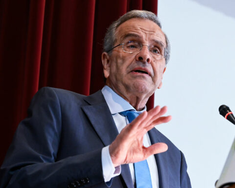 Σαμαράς: «Η υποκρισία και τα ψέματα οδηγούν σε πολιτική κατρακύλα»