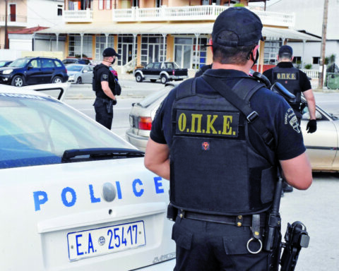 Χανιά: Υγειονομικοί εκβίαζαν επιχειρηματίες για να παίρνουν μίζες