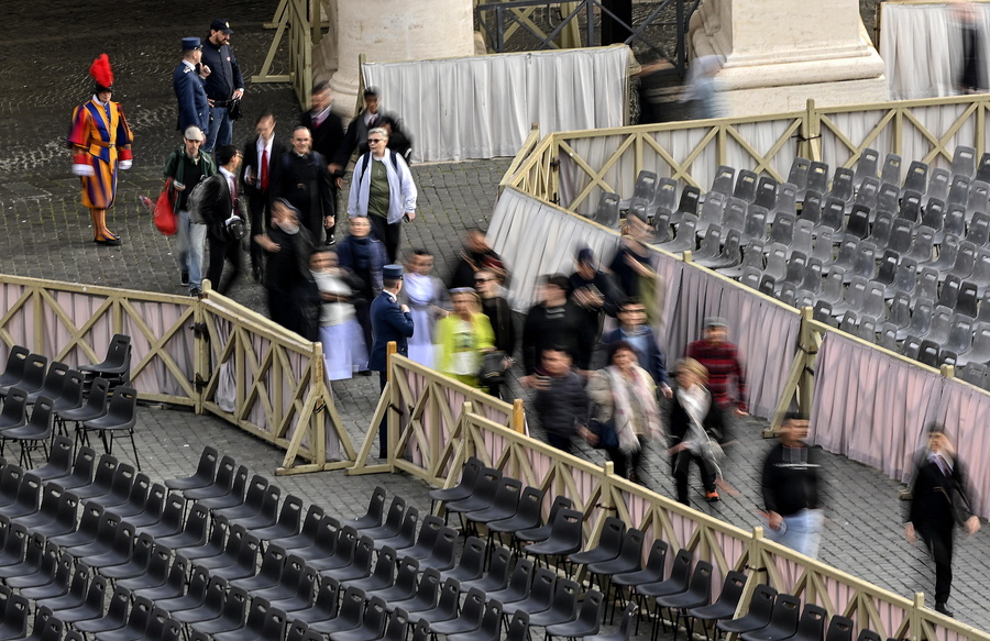 ΠΑΠΑΣ ΦΡΑΓΚΙΣΚΟΣ ΛΑΙΚΟ ΠΡΟΣΚΥΝΗΜΑ ΒΑΤΙΚΑΝΟ