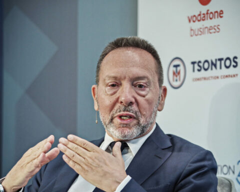 Στουρνάρας στο Bloomberg