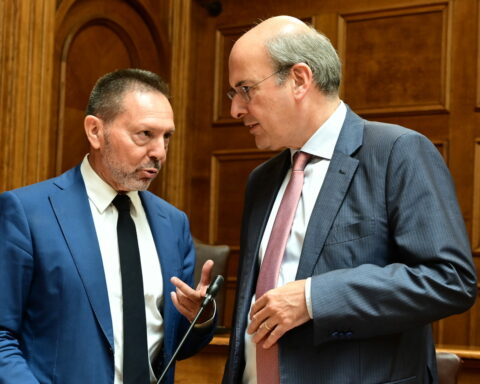 ΓΙΑΝΝΗΣ ΣΤΟΥΡΝΑΡΑΣ ΚΩΣΤΗΣ ΧΑΤΖΗΔΑΚΗΣ