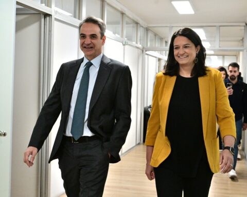ΚΥΡΙΑΚΟΣ ΜΗΤΣΟΤΆΚΗΣ ΝΙΚΗ ΚΕΡΑΜΕΩς