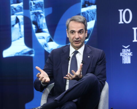 Μητσοτάκης από Δελφούς: Υπάρχει ακόμη παράθυρο ευκαιρίας για μία συμφωνία ΗΠΑ - ΕΕ