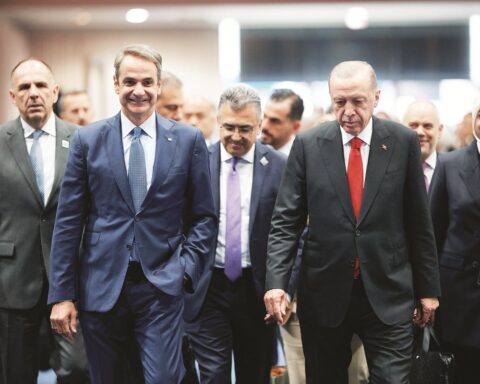 Κυβερνητικές πηγές για συνάντηση Μητσοτάκη-Ερντογάν