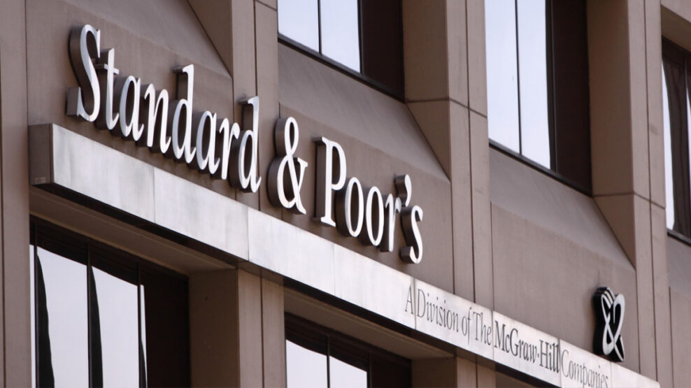 S&P: Αναβάθμισε το ελληνικό αξιόχρεο στη βαθμίδα ΒΒΒ