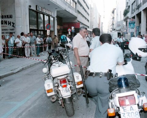 17 ΝΟΕΜΒΡΗ ΔΟΛΟΦΟΝΙΑ ΕΦΟΠΛΙΣΤΗ