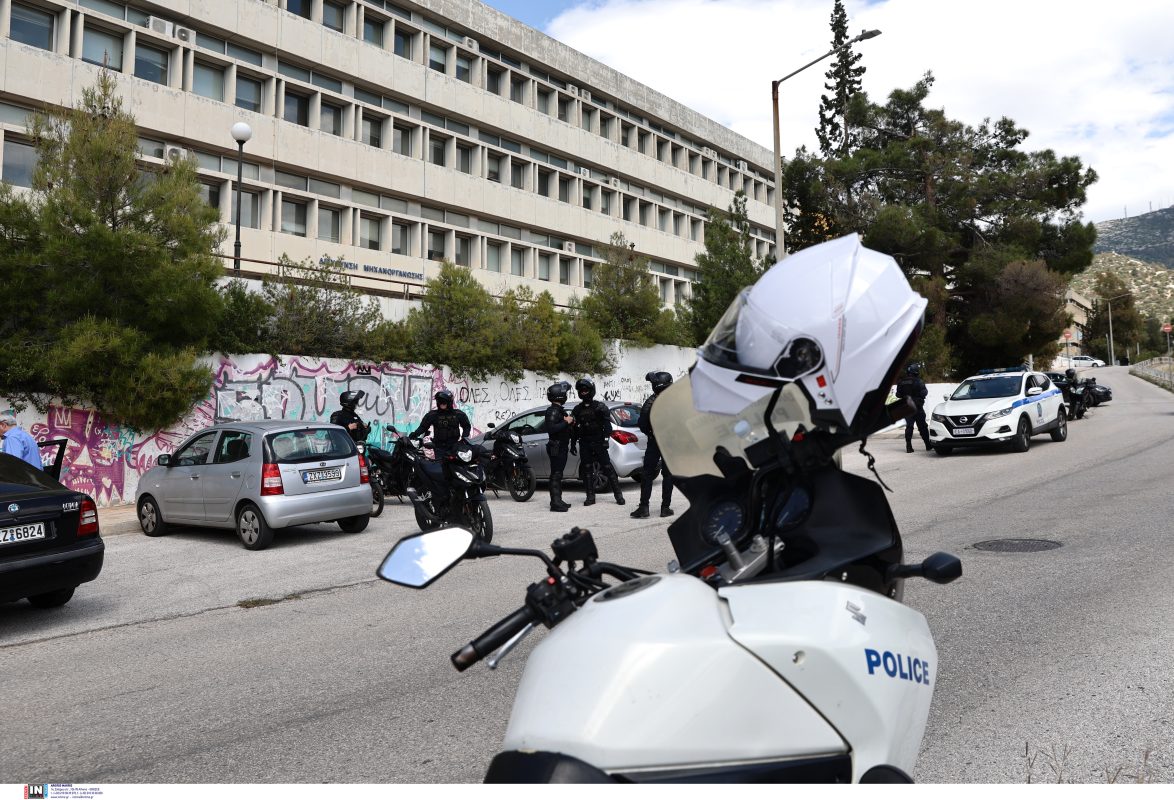 Πολυτεχνειούπολη: Επίθεση κουκουλοφόρων σε αστικό λεωφορείο εντός του ιδρύματος