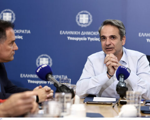 Μητσοτάκης από το υπουργείο Υγείας: Έρχεται το 1556, δωρεάν αριθμός για πληροφορίες για το ΕΣΥ