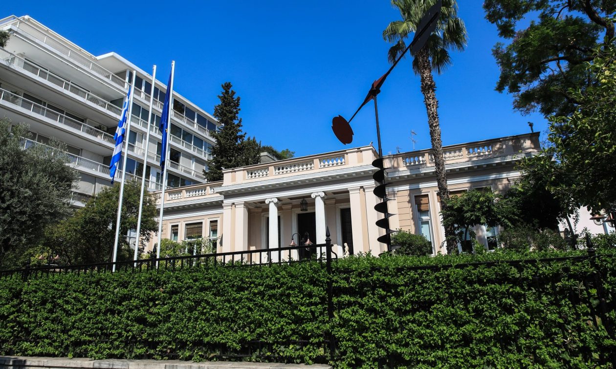 Αιχμηρή απάντηση κυβερνητικών πηγών για ανάρτηση Βενιζέλου