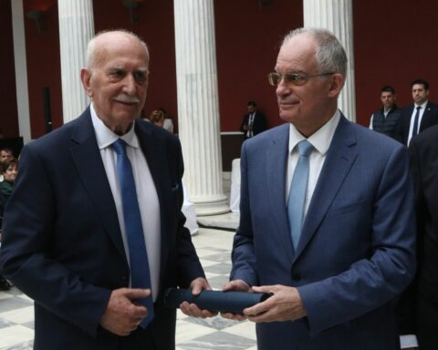 Απονομή των Δημοσιογραφικών Βραβείων Μπότση