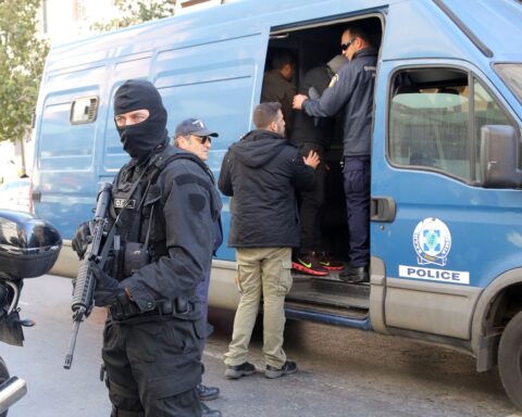 ΔΙΚΙΝΗΤΕΣ ΜΕΤΑΝΑΣΤΕΣ