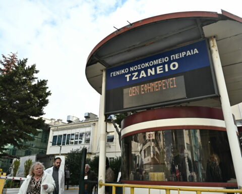 Τζάνειο: Μάχη για τη ζωή της δίνει 62χρονη στη ΜΕΘ μετά από λάθος μετάγγιση