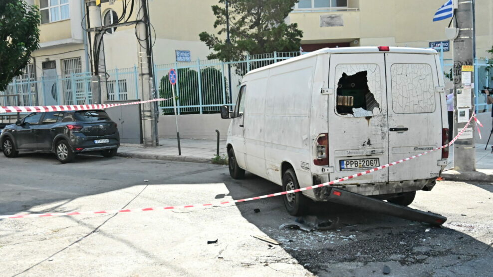 ΠΥΡΟΒΟΛΙΣΜΟΙ ΠΕΡΙΣΤΕΡΙ ΚΑΤΑΔΙΩΞΗ