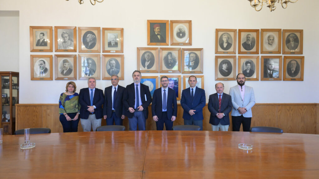 Ο Ανδρουλάκης μιλά για τη Μονή Σινά από την Αίγυπτο