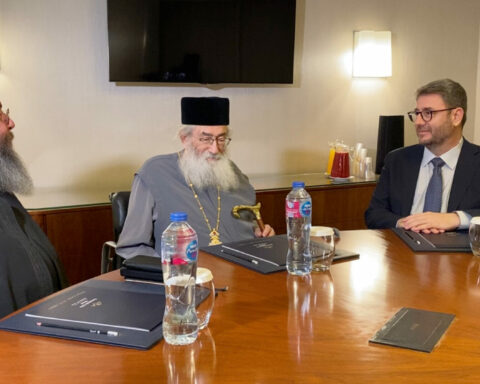 Ο Ανδρουλάκης μιλά για τη Μονή Σινά από την Αίγυπτο