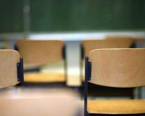 Σύμβουλος σχολικών επιτροπών κατηγορείται για υπεξαίρεση 400.000 ευρώ