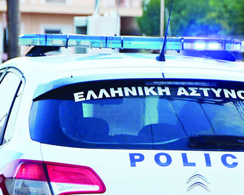αξιωματικός μετανάστες