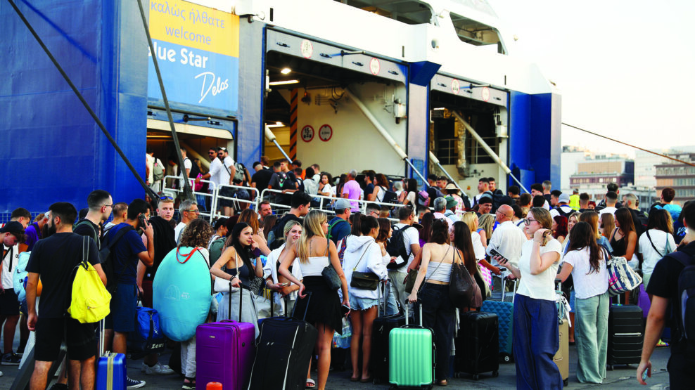 Μαζική έξοδος των αδειούχων από ξηρά και θάλασσα