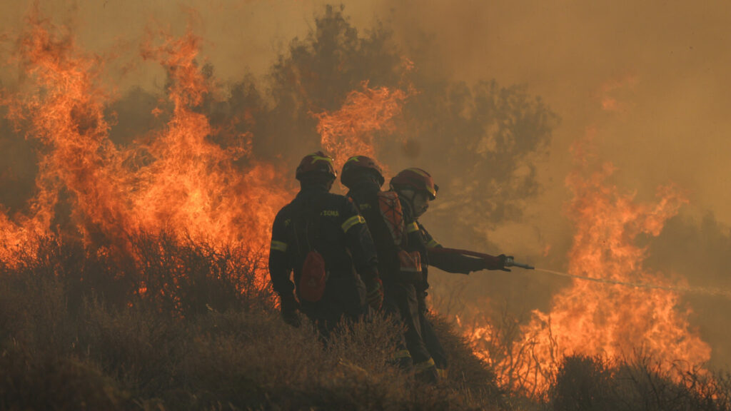 Μεγάλη φωτιά στη Νέα Καλλικράτεια