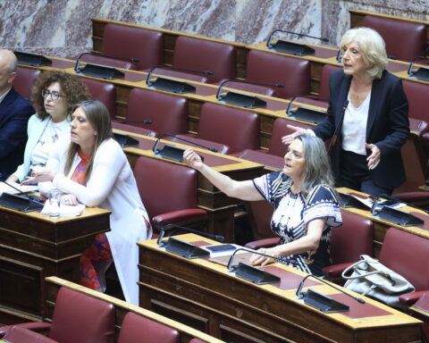 ΒΟΥΛΗ ΚΩΝΣΤΑΝΤΟΠΟΥΛΟΥ