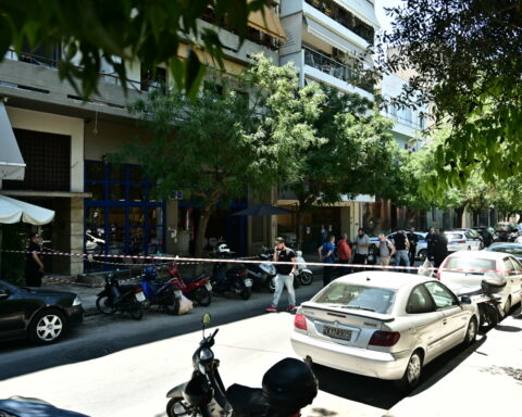 ΠΥΡΟΒΟΛΙΣΜΟΙ ΚΟΛΩΝΟΣ