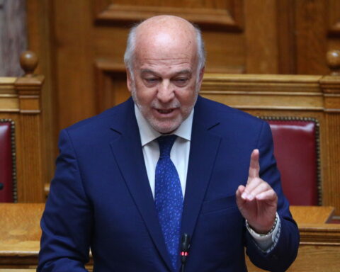 Νέο επεισόδιο έντασης σημειώθηκε το πρωί της Τετάρτης στην Ολομέλεια της Βουλής, κατά τη διάρκεια της συζήτησης για τη σύσταση Προανακριτικής Επιτροπής σχετικά με τον ΟΠΕΚΕΠΕ.