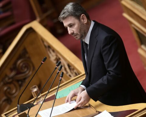 Ανδρουλάκης προς κυβέρνηση: