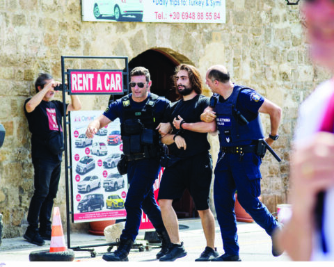 Οι πρώτες συλλήψεις με τον αντιρατσιστικό νόμο