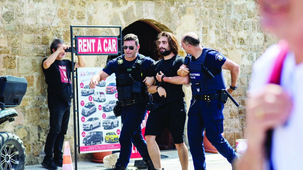 Οι πρώτες συλλήψεις με τον αντιρατσιστικό νόμο