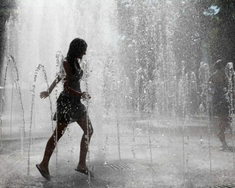 Καύσωνας υψηλές θερμοκρασίες 40άρια ΕΜΥ