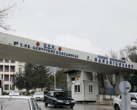 Διασωληνώθηκε η 17χρονη που πήδηξε από το μπαλκόνι του Γ.Ν Παπανικολάου