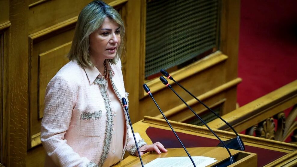 Δημοσιογραφος Ζέττα Μακρή