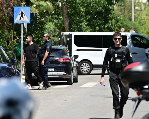 ΧΑΛΑΝΔΡΙ ΕΠΙΘΕΣΗ ΜΑΧΑΙΡΙ