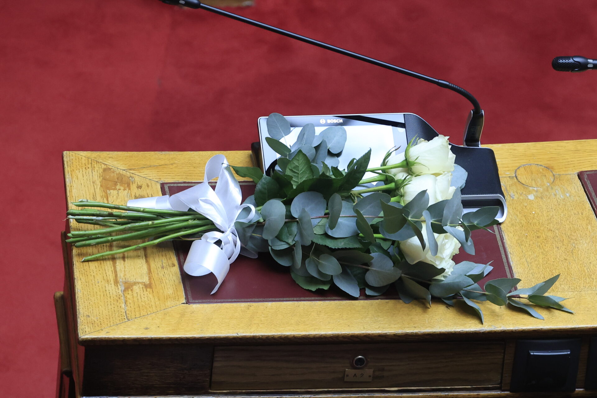 ΛΟΥΛΟΥΔΙΑ ΕΔΡΑΝΟ ΤΟΥ ΓΕΝΙΚΟΥ ΓΡΑΜΜΑΤΕΑ ΚΟΙΝΟΒΟΥΛΕΥΤΙΚΗΣ ΟΜΑΔΑΣ ΝΕΑΣ ΔΗΜΟΚΡΑΤΙΑΣ ΑΠΟΣΤΟΛΟΥ ΒΕΣΥΡΟΠΟΥΛΟΥ