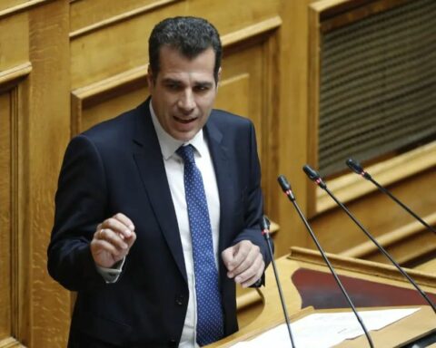 Πλεύρης: