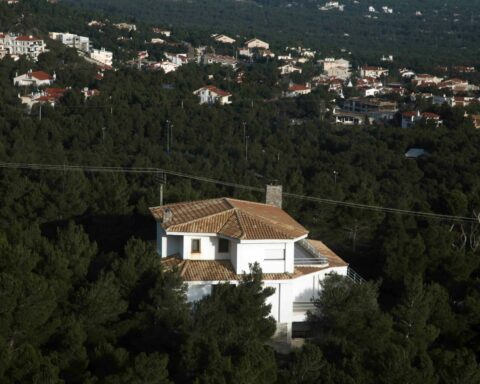 ΑΥΘΑΊΡΕΤΑ ΒΟΥΝΌ