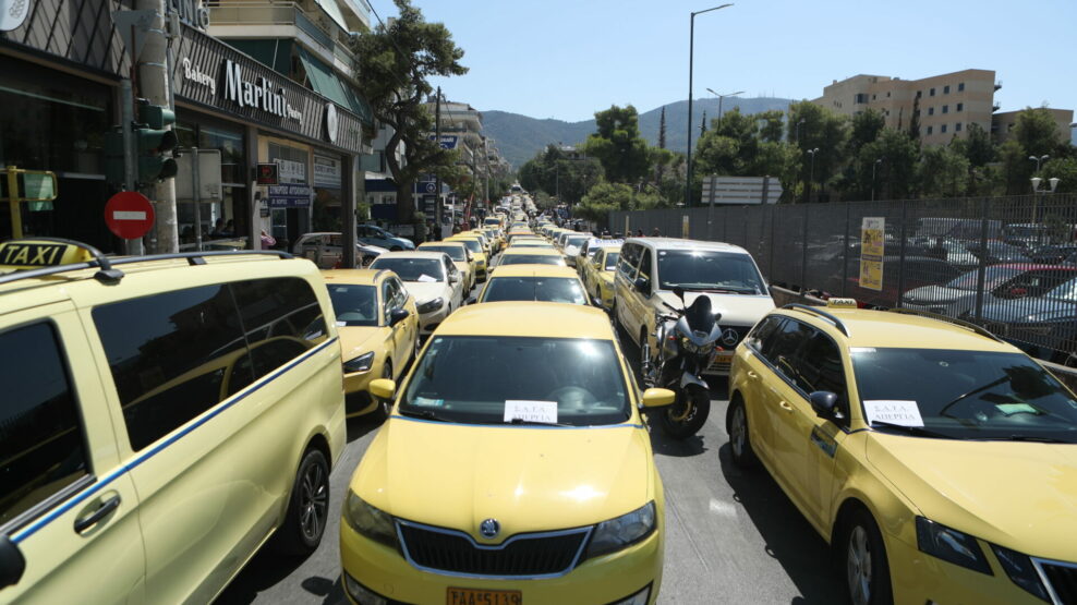 ΑΠΕΡΓΙΑΚΗ ΣΥΓΚΕΝΤΡΩΣΗ ΟΔΗΓΩΝ ΤΑΞΙ ΣΑΤΑ