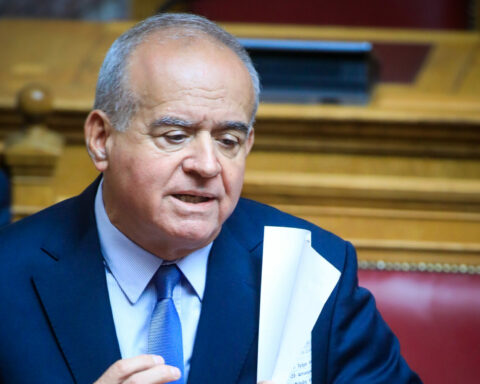 ΛΑΜΠΡΟΠΟΥΛΟΣ ΓΙΑ ΕΚΤΑΦΗ ΘΥΜΑΤΩΝ ΤΕΜΠΩΝ