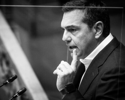 Εσωκομματικές πιέσεις στον ΣΥΡΙΖΑ για τις προθέσεις Τσίπρα