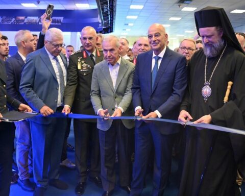 Δένδιας