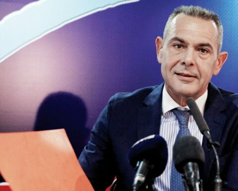 Τα μπλεξίματα του Καμμένου