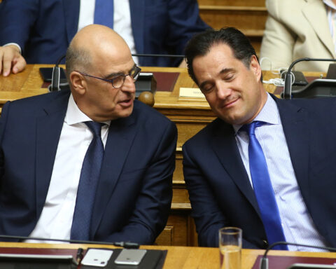 Δένδια: