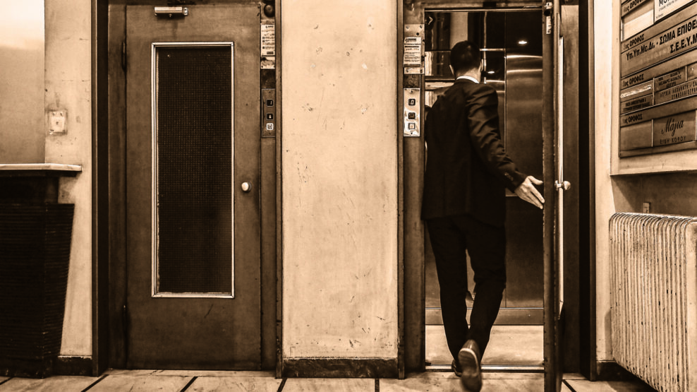 Καρτέλ και στα ασανσέρ ανεβάζει τις τιμές