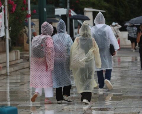 Άνοιξαν οι ουρανοί