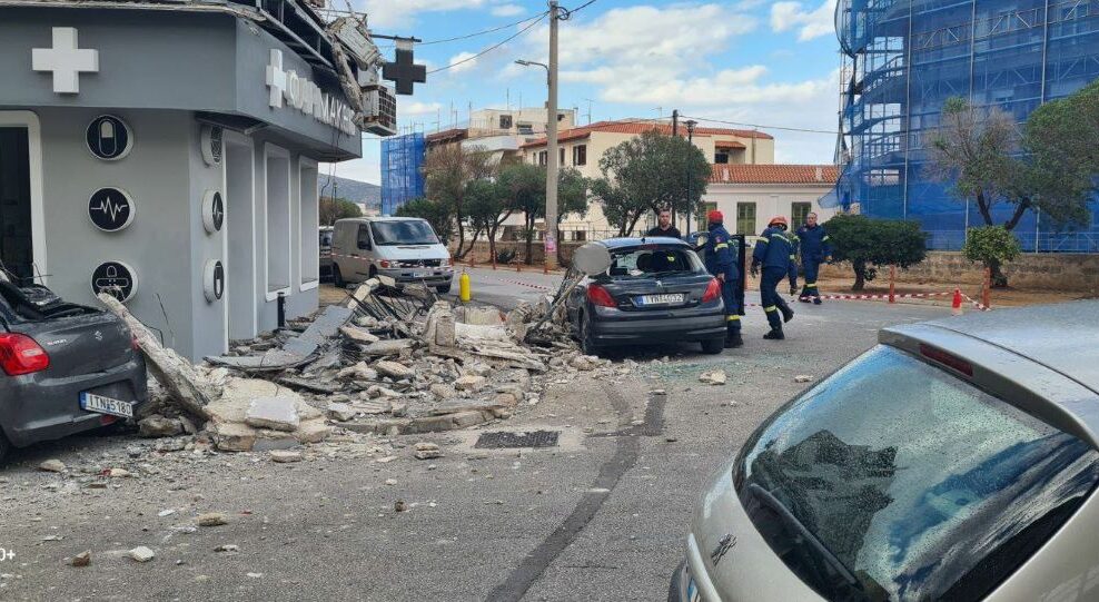 Κατέρρευσε μπαλκόνι