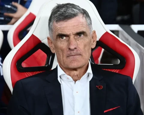 Ο Μεντιλίμπαρ ακούει για σενάρια και… γελάει