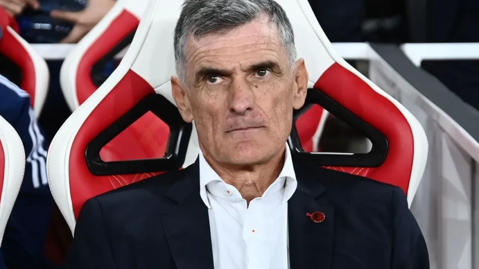 Ο Μεντιλίμπαρ ακούει για σενάρια και… γελάει