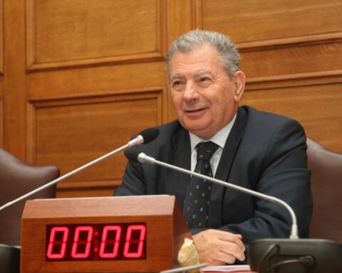 ΔΙΚΗ ΒΑΛΥΡΑΚΗ